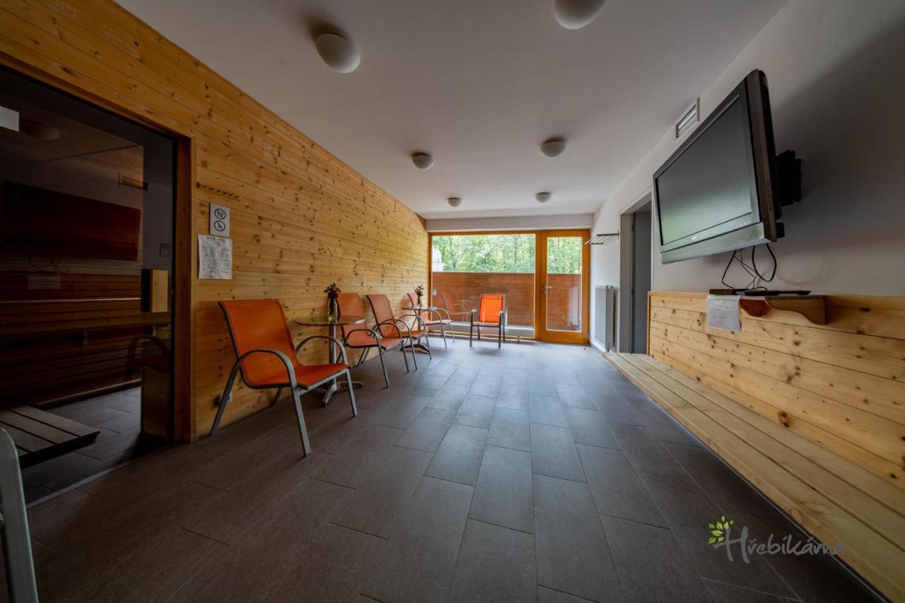 Restaurace A Pension Hrebikarna Хомутов Екстериор снимка