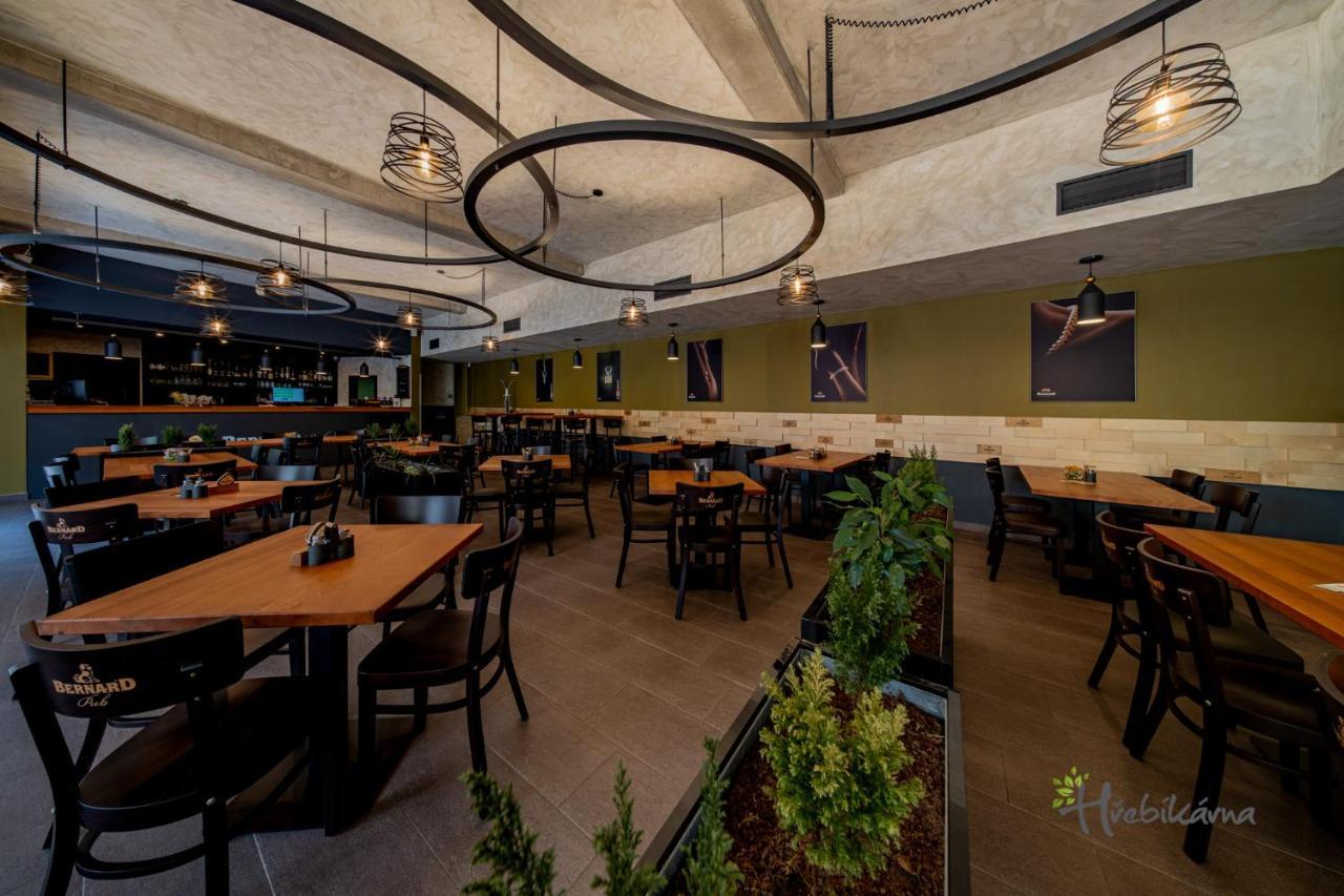 Restaurace A Pension Hrebikarna Хомутов Екстериор снимка