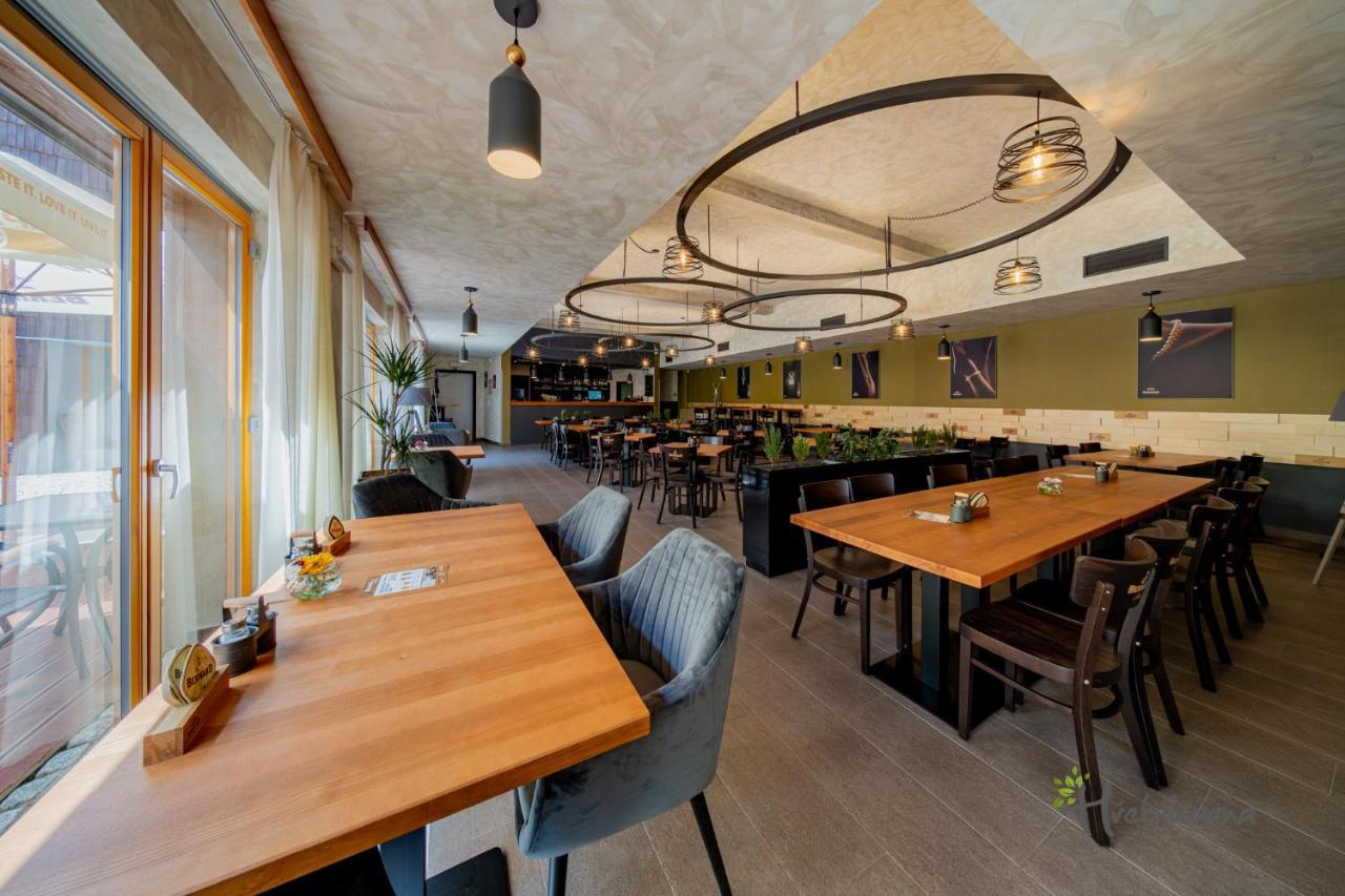 Restaurace A Pension Hrebikarna Хомутов Екстериор снимка