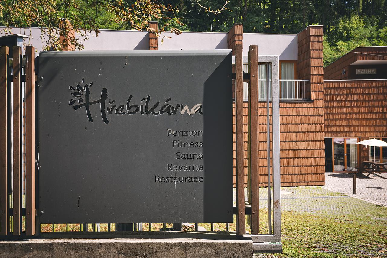 Restaurace A Pension Hrebikarna Хомутов Екстериор снимка