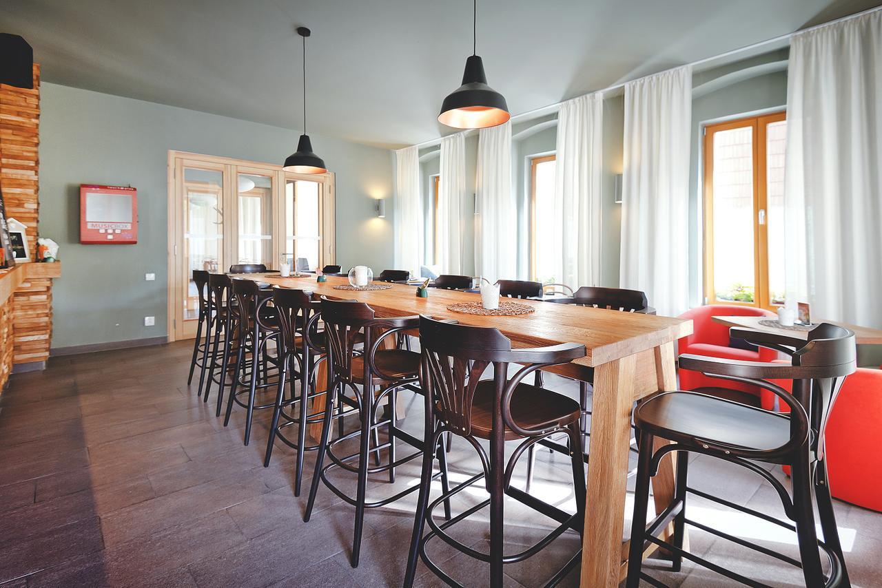 Restaurace A Pension Hrebikarna Хомутов Екстериор снимка